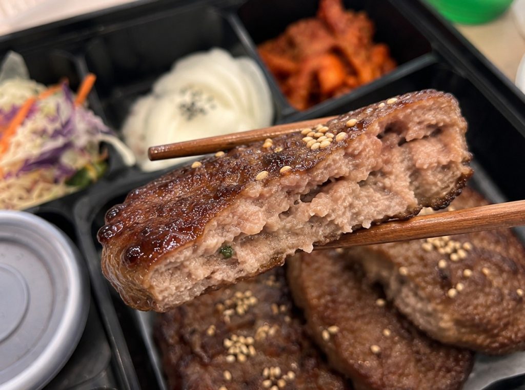 korean tteokgalbi meal