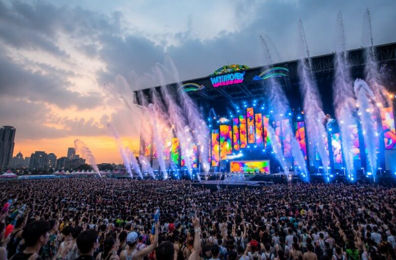 waterbomb seoul crowd party